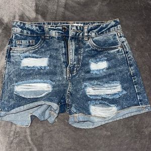 ‼️SOLD‼️Mom ripped denim shorts